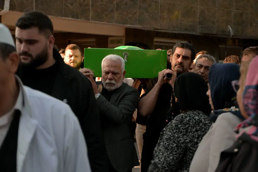 YAKINLARININ DESTEĞİYLE AYAKTA DURDU 3