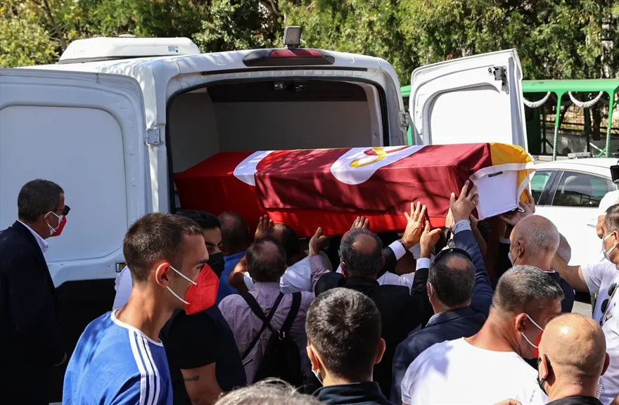 Duygun Yarsuvat son yolculuğuna uğurlandı 5