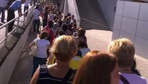 Kadınlar biletlere hücum etti