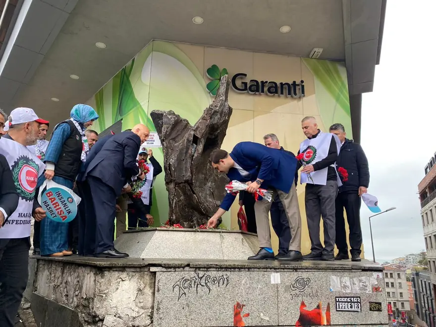 HAK-İŞ Kazancı Yokuşu'na karanfil bıraktı 1