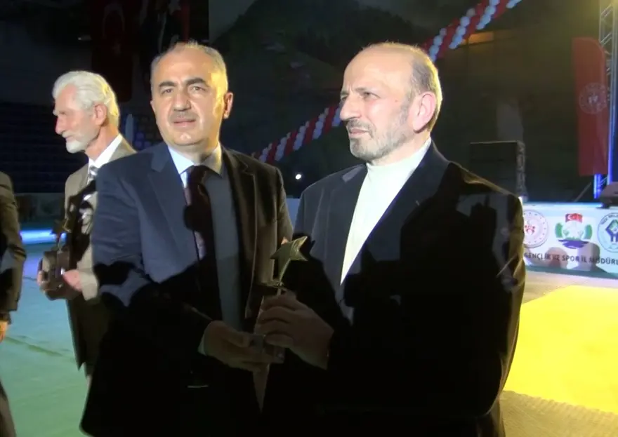 Güç gösterileri ustası karateci, kanserden kolunu kaybetti 4 Güç gösterileri ustası karateci, kanserden kolunu kaybetti 4