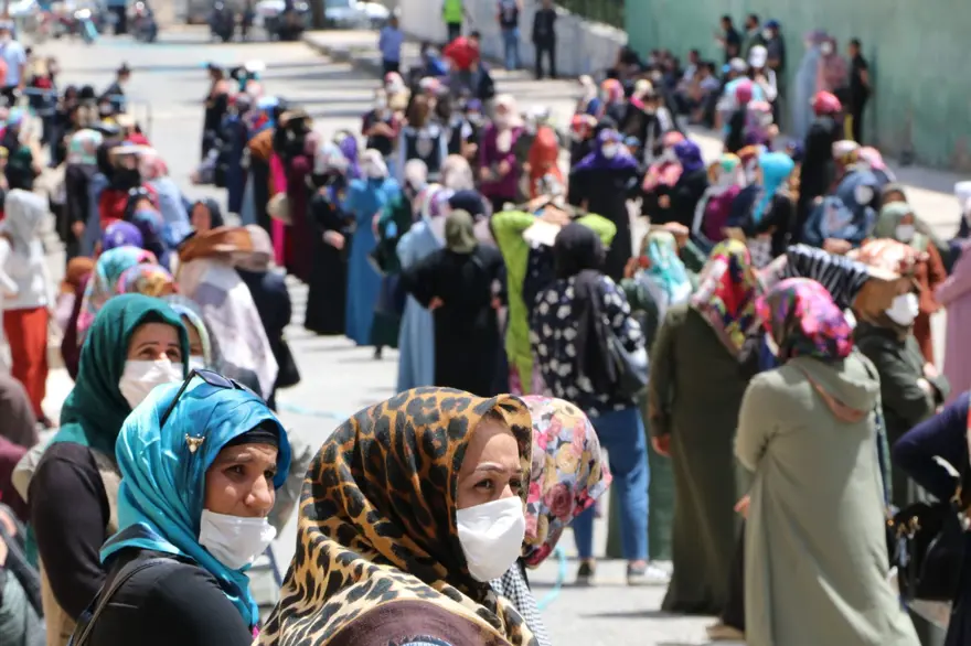 Şanlıurfa Valisi: PTT’deki yoğunluğun önüne geçemiyoruz 4 Şanlıurfa Valisi: PTT’deki yoğunluğun önüne geçemiyoruz 4