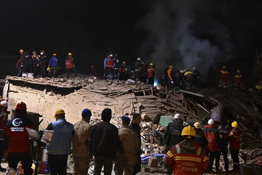Konya'da çöken binada oturanlar o anları anlattı: Binadan sesler geliyordu 1
