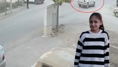 Osmaniye'de dehşet anları kamerada: Okul servisinden indikten sonra otomobil çarptı