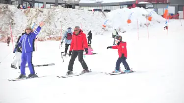 Uludağ’da tatilciler sömestrin son gününde pistlere akın etti