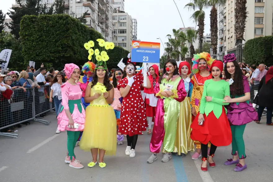 Adana'da renkli Portakal Çiçeği Karnavalı korteji 45 Adana'da renkli Portakal Çiçeği Karnavalı korteji 45