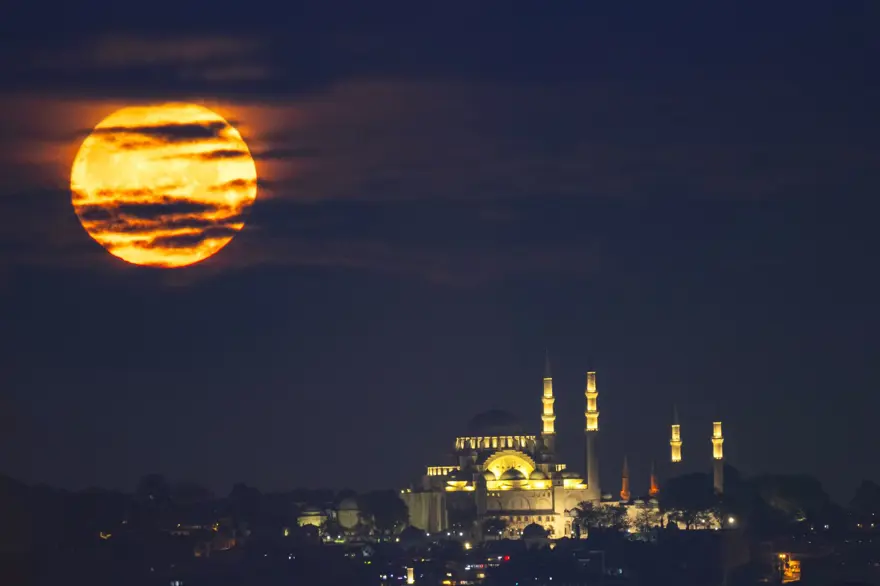 İstanbul'da muhteşem dolunay manzaraları 2