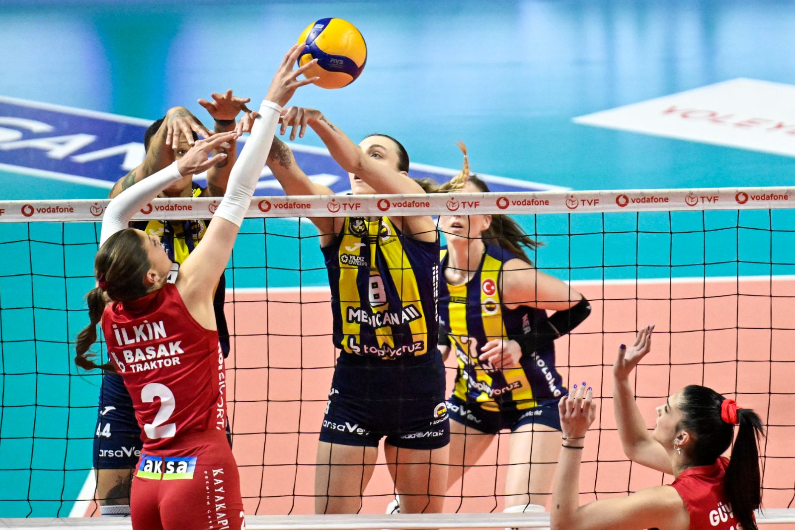 Fenerbahçe, Galatasaray'ı 3-1 mağlup etti