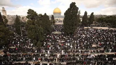 Mescid-i Aksa'da Ramazan ayının ilk cuma namazı kılındı