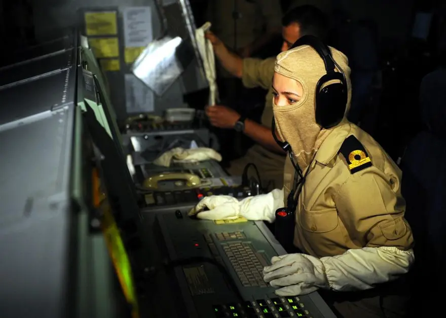 Savaş gemisinde kadın olmak 22