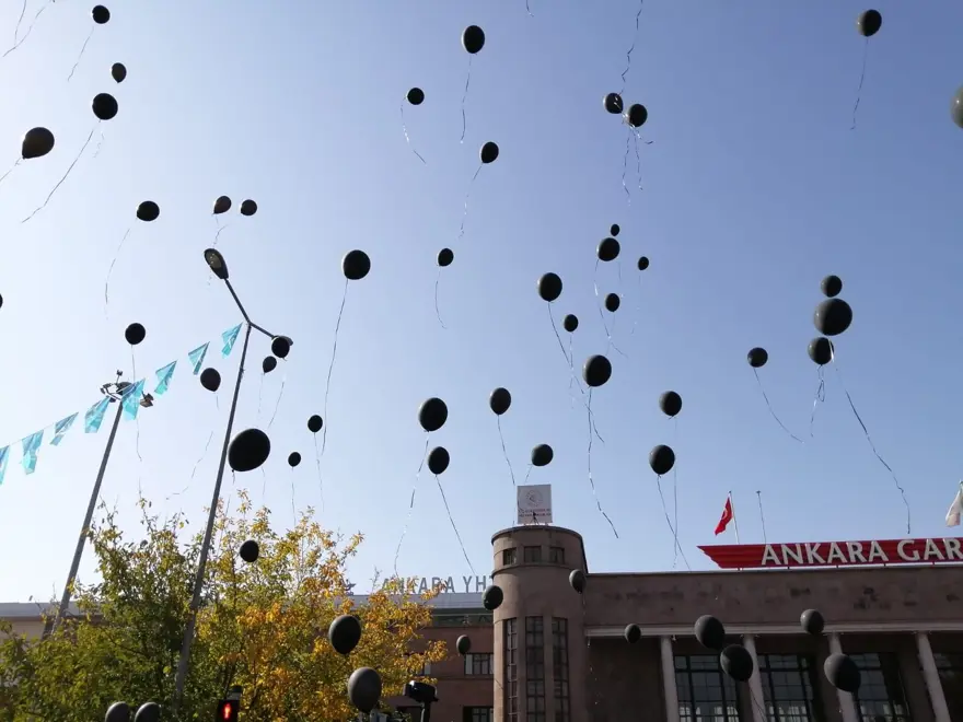 Ankara Garı saldırısında hayatını kaybedenler anıldı 2 Ankara Garı saldırısında hayatını kaybedenler anıldı 2