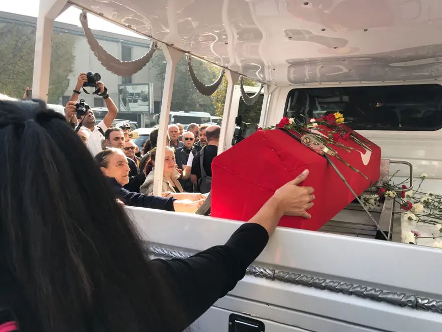Usta sanatçı Yıldız Kenter son yolculuğuna uğurlandı 6