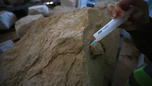 Patara'nın deniz feneri Taş Hastanesi'den geçen kendi taşlarıyla yükseliyor Patara'nın deniz feneri Taş Hastanesi'den geçen kendi taşlarıyla yükseliyor