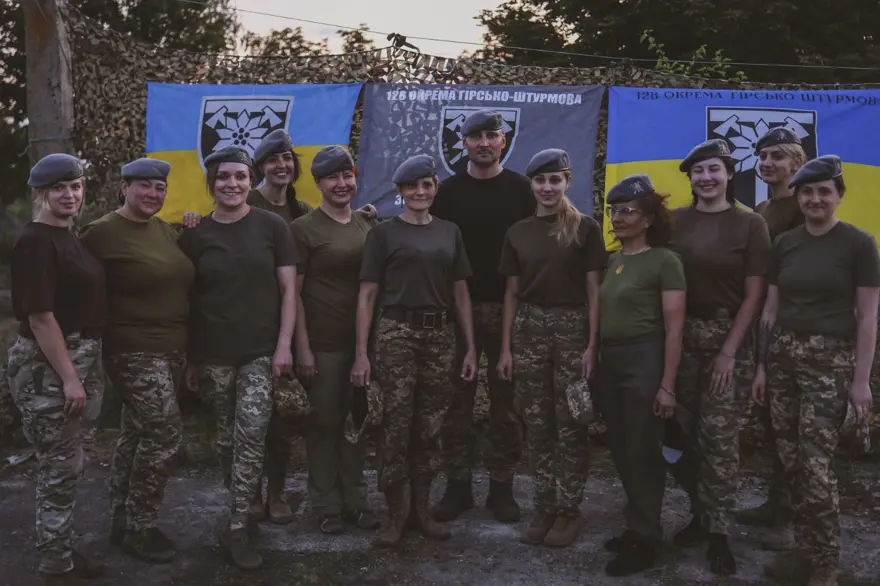 Ukraynalı kadınlar cephede görev almak için hazırlık yapıyor 38 Ukraynalı kadınlar cephede görev almak için hazırlık yapıyor 38