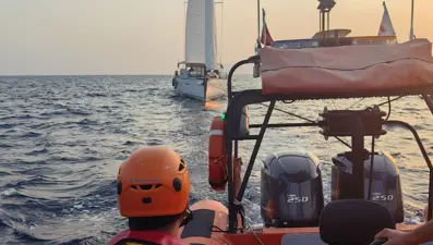 Fethiye açıklarında sürüklenen teknedeki iki kişi kurtarıldı