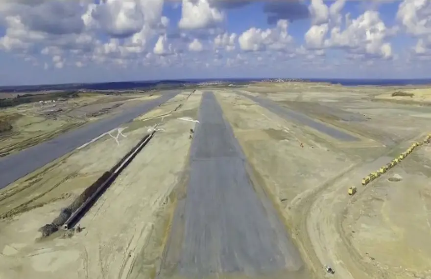 3. Havalimanı'nda ilk pist havadan böyle görüntülendi 1