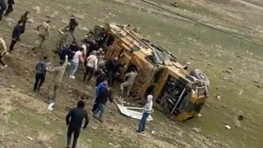 Van'da askeri araç devrildi