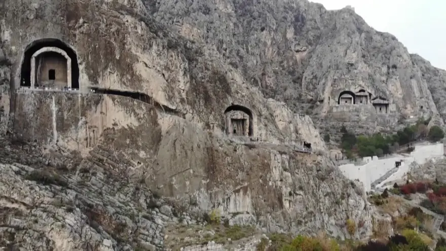 Amasya'da 2 bin yıllık mezarlık: Hapishane olarak kullanıldığı biliniyor 1 Amasya'da 2 bin yıllık mezarlık: Hapishane olarak kullanıldığı biliniyor 1