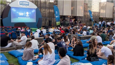 İstanbul'da milli maç coşkusu: Türkiye-Çekya maçı dev ekranlardan takip edildi