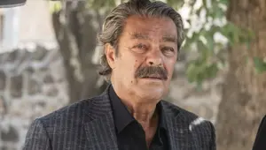 Hastanede tedavi gören Kadir İnanır'dan ilk fotoğraf Hastanede tedavi gören Kadir İnanır'dan ilk fotoğraf