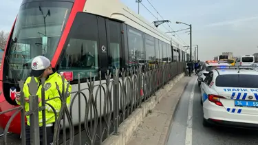 Topkapı'da can pazarı: Tramvayın altında kalan kişi hayatını kaybetti