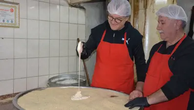 125 yıldır iftar sofraları süslüyor: Ramazan gelince tezgahın başına geçti