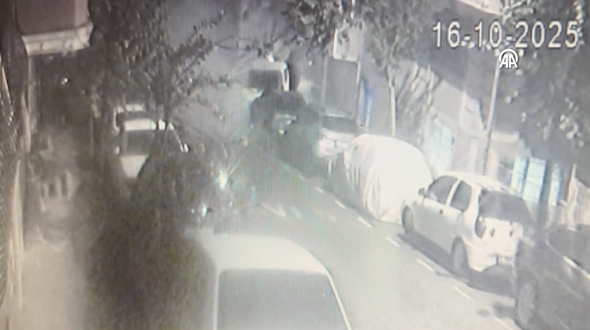 Gaziosmanpaşa'da panik anları: El yapımı patlayıcı atıp kaçtı