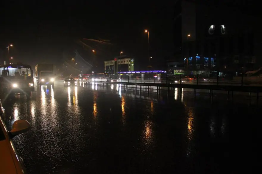 İstanbul'da şimşekli gece 6