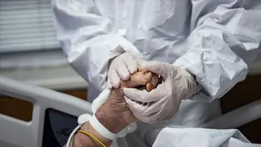 Covid-19'a yakalananların parmaklarında oluşan lezyonların sebebi ortaya çıktı