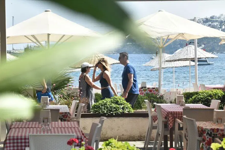Fikret Orman,Tuğba Coşkun, Fikret Orman ve Tuğba Coşkun sabah yürüyüşü, Fikret Orman ve Tuğba Coşkun sabah sporu, ikret Orman ve Tuğba Coşkun Bodrum'da 9