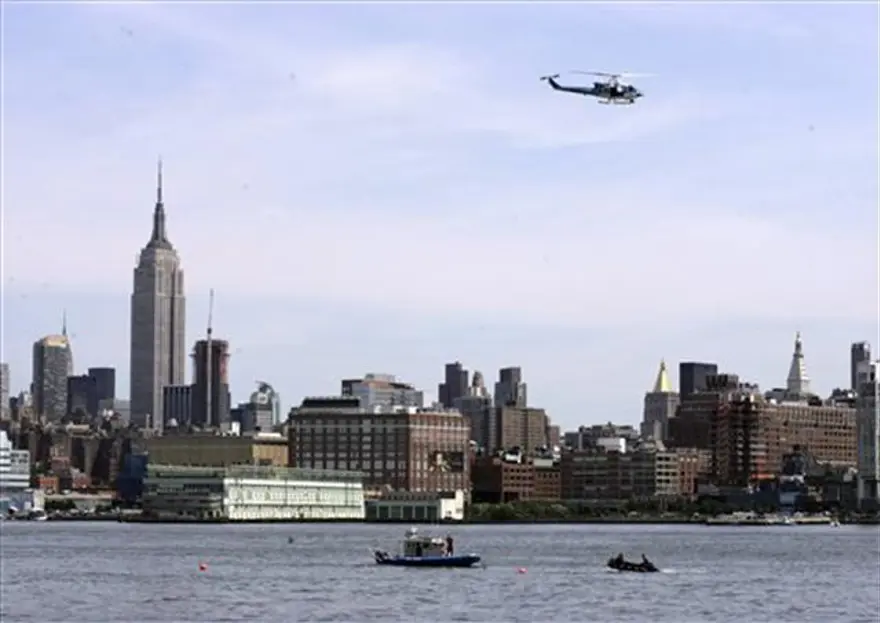 Uçak ile helikopter çarpıştı 5