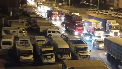 TAG Otoyolu'nda tünele düşen fan ulaşımı durdurdu