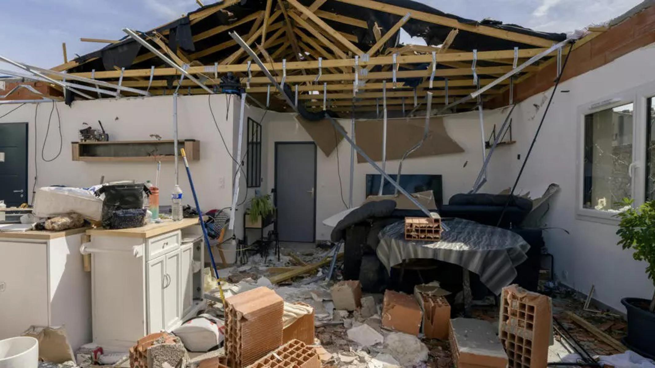 Fransa'da nadir görülen hortum felaketi. 39 yaralı, yüzlerce ev hasarlı