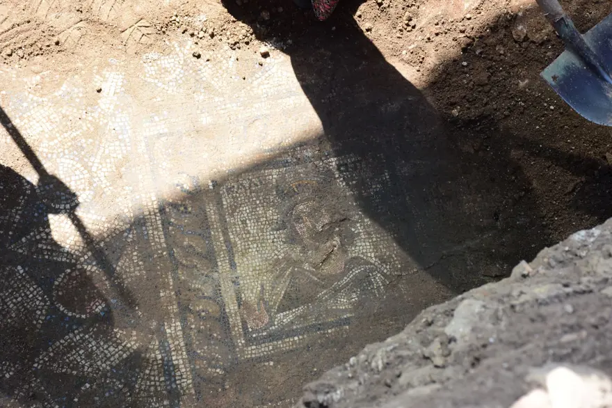 Side'de Kalliope'nin betimlendiği mozaik zemin gün yüzüne çıkarıldı 4