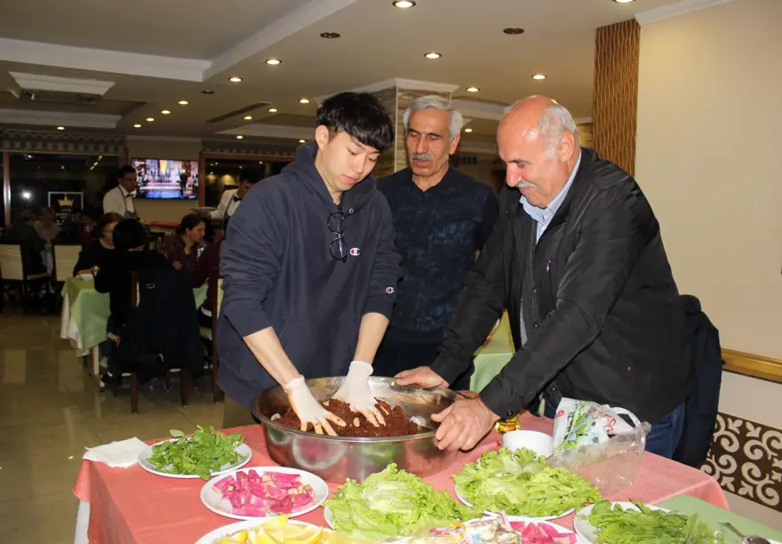 Koreli National Geographic fotoğrafçıları ve ünlü bloggerlar Adıyaman'ı fotoğrafladı 8 Koreli National Geographic fotoğrafçıları ve ünlü bloggerlar Adıyaman'ı fotoğrafladı 8