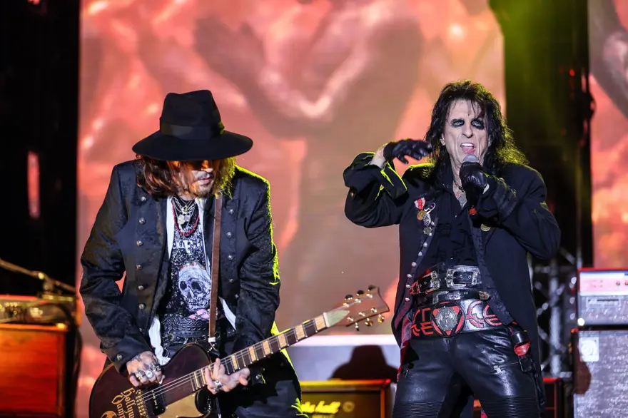 Johnny Depp'li Hollywood Vampires grubu İstanbul'da konser verdi 