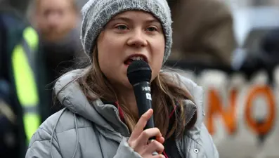 İsrail'in Gazze saldırılarını protesto eden Greta Thunberg, Kopenhag'da gözaltına alındı