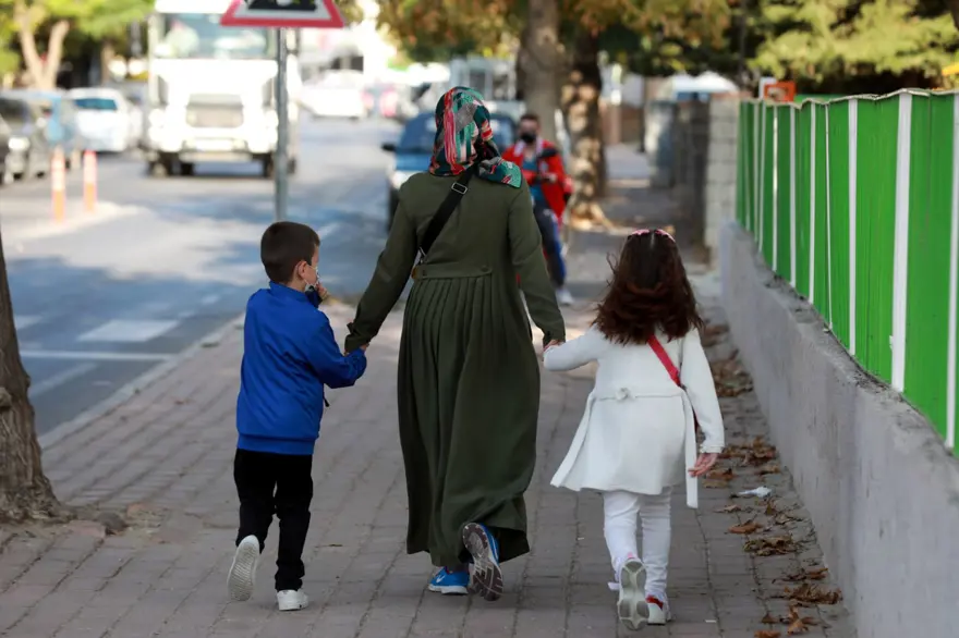 Yüz yüze eğitim anasınıfı ve ilkokul 1'inci sınıflarda başladı 24