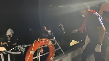 Çanakkale açıklarında 21 düzensiz göçmen kurtarıldı