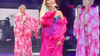 Ajda Pekkan'dan sokak hayvanları için çağrı: Bizi de uyutsunlar o zaman