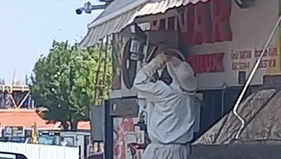 Konya'da kovanı terk eden arılar panik yarattı