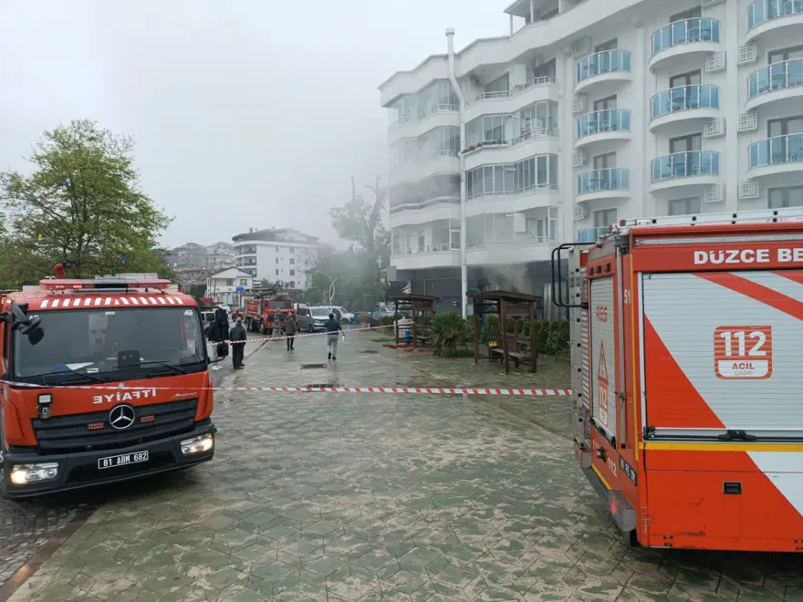 Akçakoca’da otelde yangın: Dumandan etkilenen 10 kişihastaneye kaldırıldı 3 Akçakoca’da otelde yangın: Dumandan etkilenen 10 kişihastaneye kaldırıldı 3
