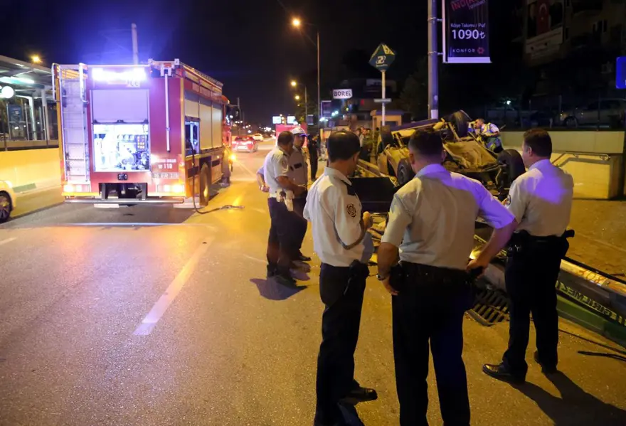 Bursa'da trafik kazası: 1 ölü, 3 yaralı 7 Bursa'da trafik kazası: 1 ölü, 3 yaralı 7