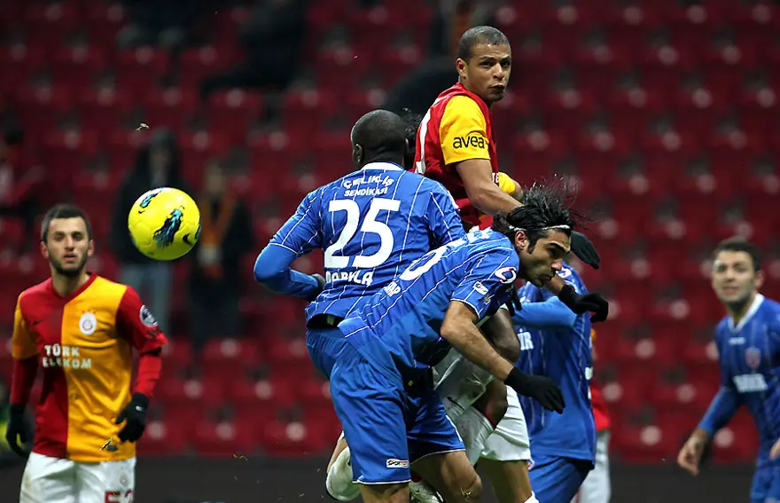 Galatasaray 9'da 9 yaptı 8 Galatasaray 9'da 9 yaptı 8