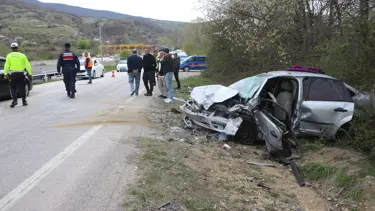 Tokat’ta iki otomobil kafa kafaya çarpıştı: 1 ölü, 8 yaralı