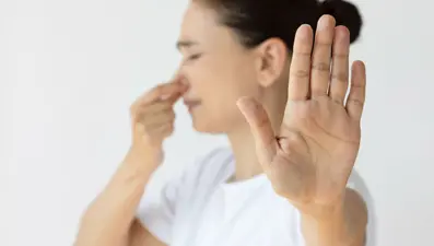 Bazı insanların teni neden kötü kokar? ABD'li dermatolog ilginç gerçeği açıkladı