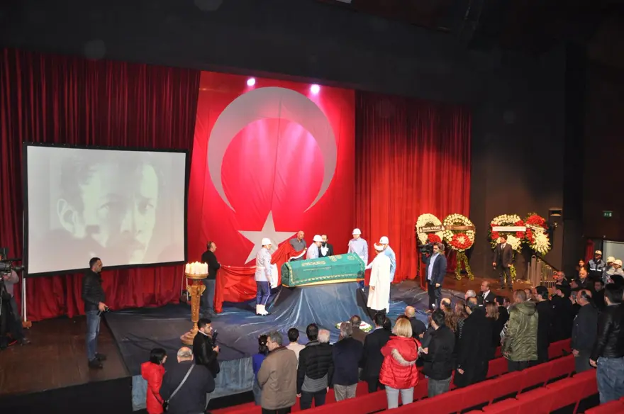 Münir Özkul son yolculuğuna uğurlandı 20 Münir Özkul son yolculuğuna uğurlandı 20