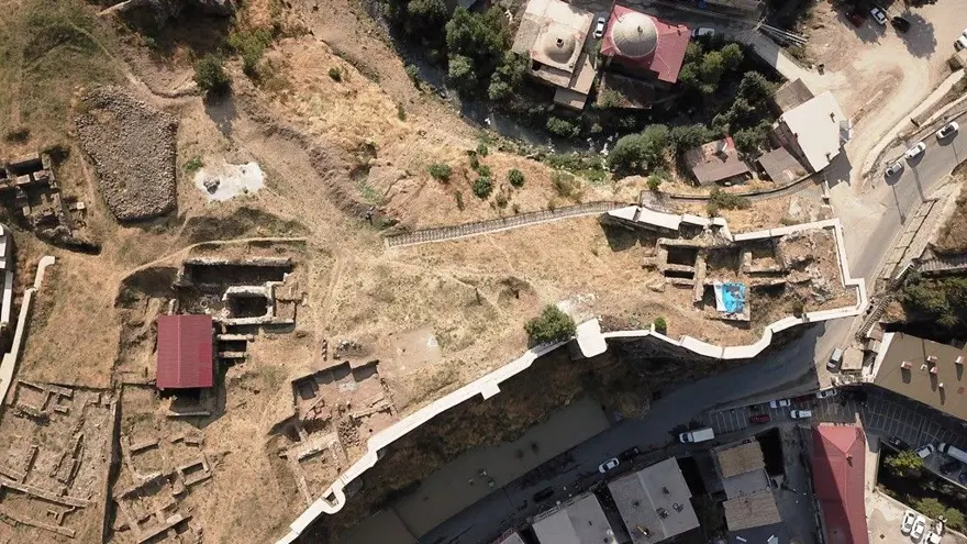 Bitlis Kalesi’nde Bizans ve Osmanlı dönemine ait bulgular bulundu 14 Bitlis Kalesi’nde Bizans ve Osmanlı dönemine ait bulgular bulundu 14