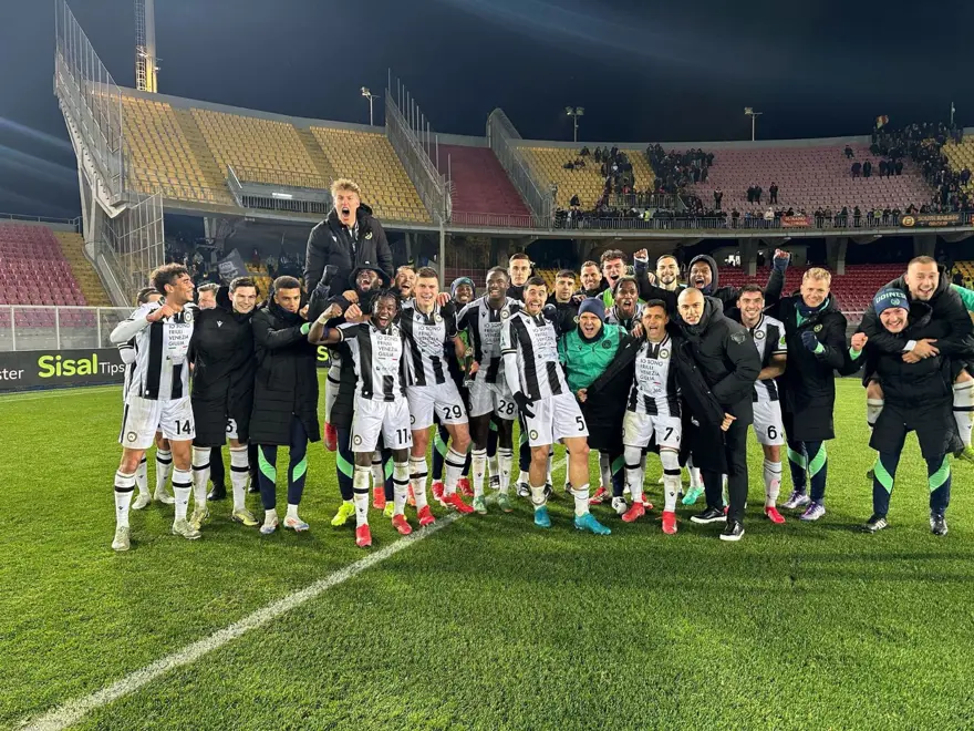 TAKIM ARKADAŞLARI GOLE SEVİNMEDİ 1