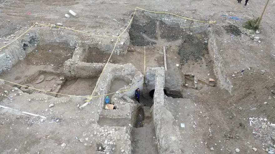 Hatay'da enkazın kaldırılmasıyla binaların altında şapel ortaya çıktı 3